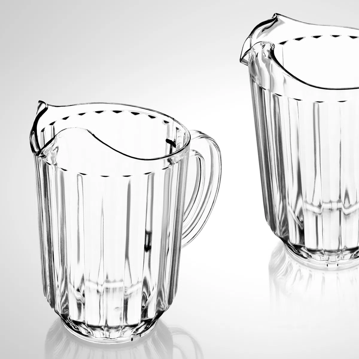 Nueva estrella 46113 policarbonato plástico restaurante agua Pitcher, 60-Ounce, transparente, juego de 12
