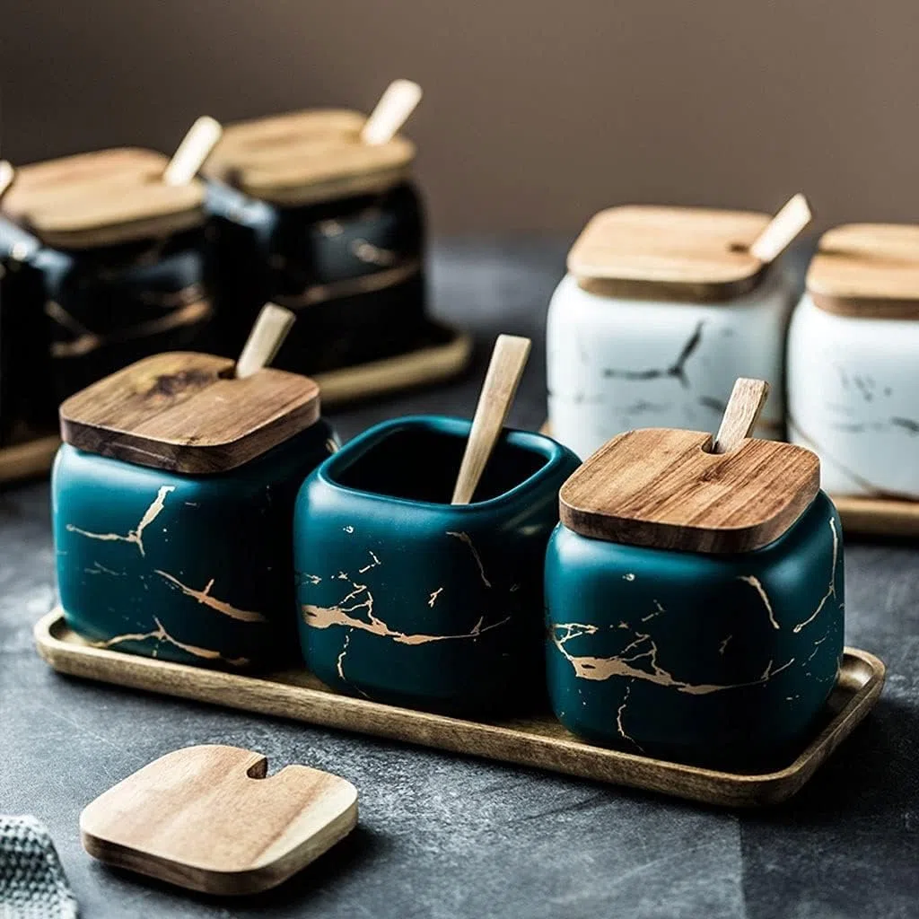 SAeWare Tarro de condimentos, contenedor de especias de cerámica con cuchara y tapa de bambú, azucarero, olla para condimentos, encimera de cocina para el hogar, color verde